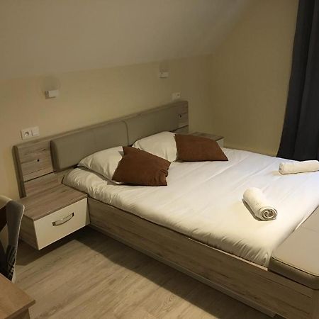 Au Charme Du Lac Piscine & Spa 2 ฟอร์ฌ-เล-โซ ภายนอก รูปภาพ