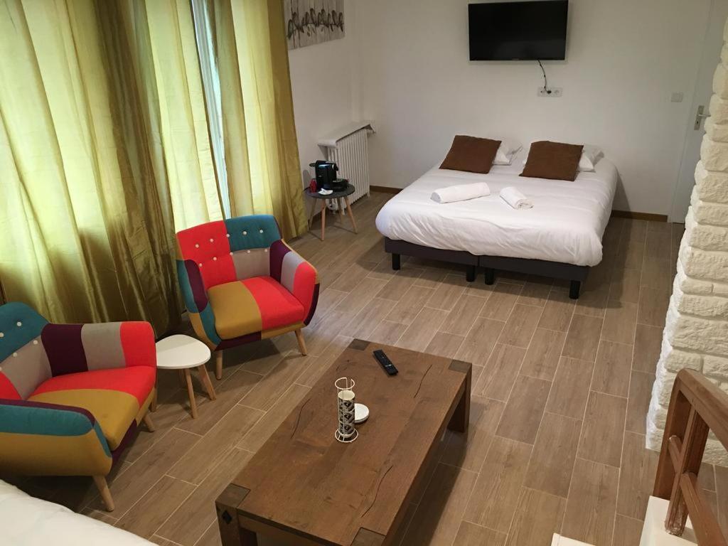 Au Charme Du Lac Piscine & Spa 2 ฟอร์ฌ-เล-โซ ภายนอก รูปภาพ